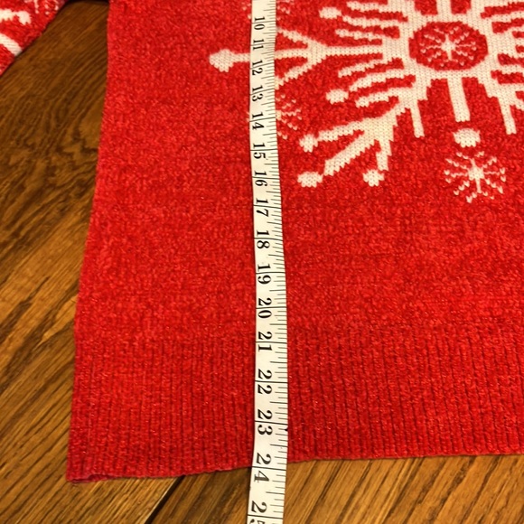 M BLACK RIVET RED & WHITE SWEATER WITH A SUBTLE SPARKLE IN THE THREAD - Picture 6 of 8